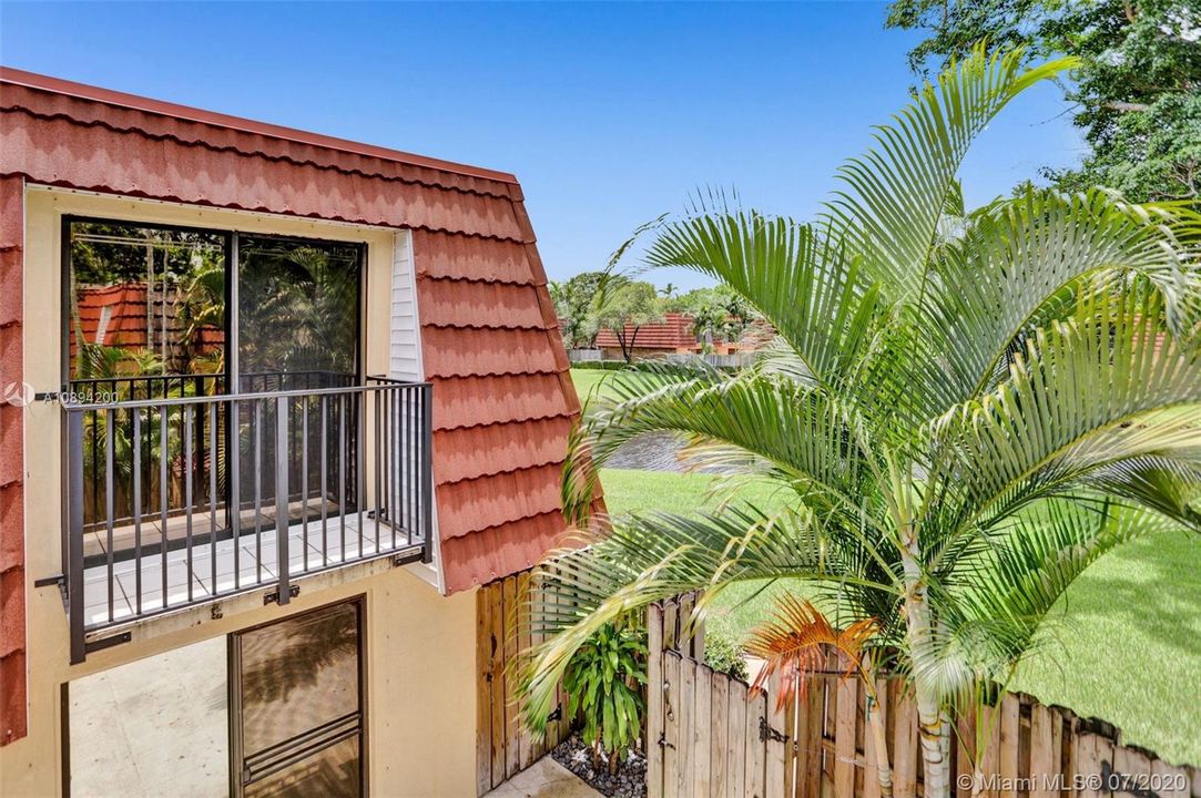 Recently Sold: $274,900 (2 beds, 2 baths, 1372 Square Feet)