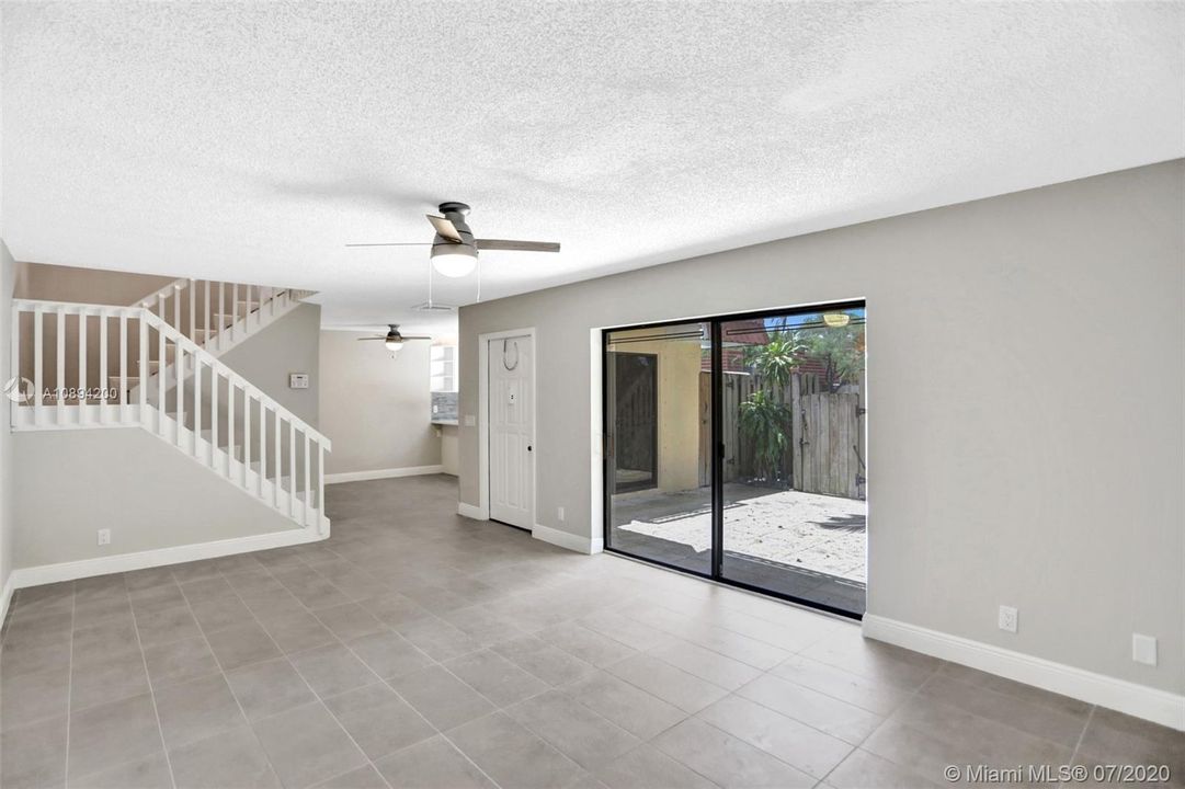 Recently Sold: $274,900 (2 beds, 2 baths, 1372 Square Feet)