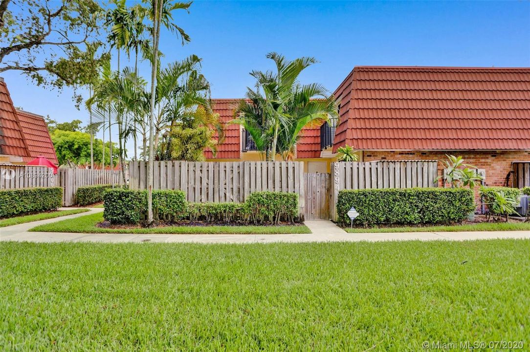 Recently Sold: $274,900 (2 beds, 2 baths, 1372 Square Feet)