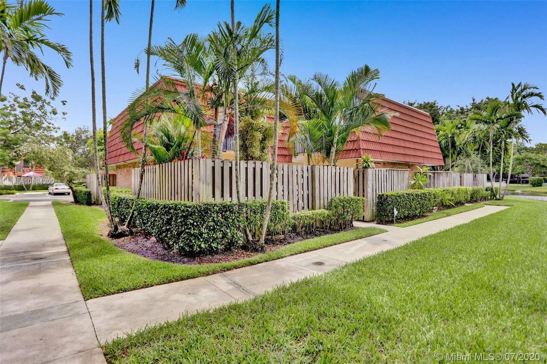 Recently Sold: $274,900 (2 beds, 2 baths, 1372 Square Feet)