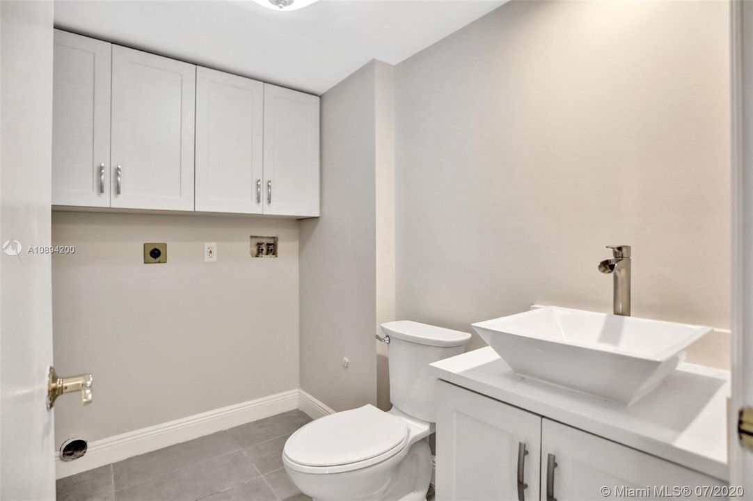 Recently Sold: $274,900 (2 beds, 2 baths, 1372 Square Feet)