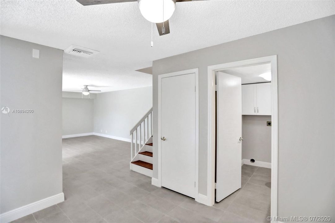 Recently Sold: $274,900 (2 beds, 2 baths, 1372 Square Feet)