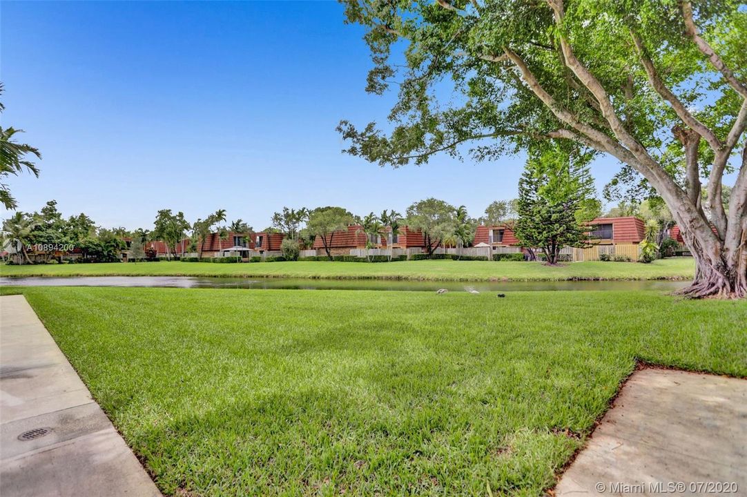 Recently Sold: $274,900 (2 beds, 2 baths, 1372 Square Feet)