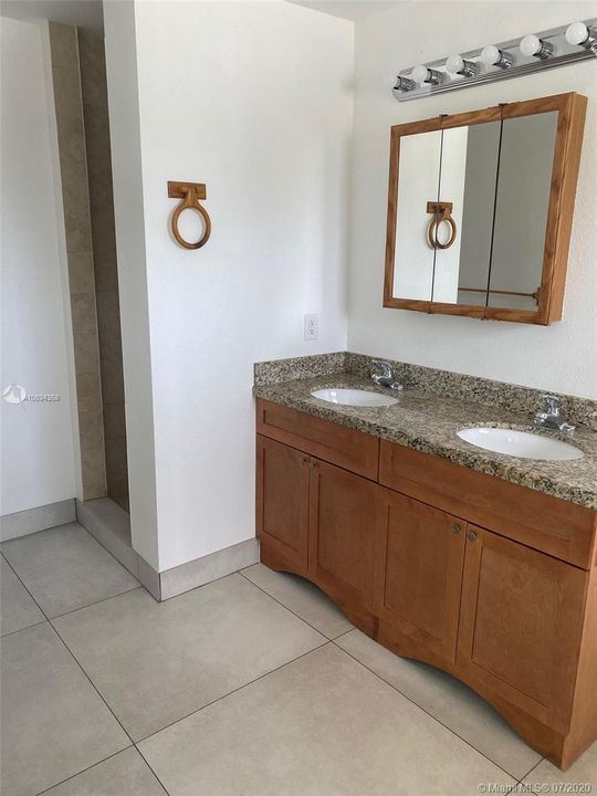 Recientemente alquilado: $1,900 (3 camas, 2 baños, 2262 Pies cuadrados)