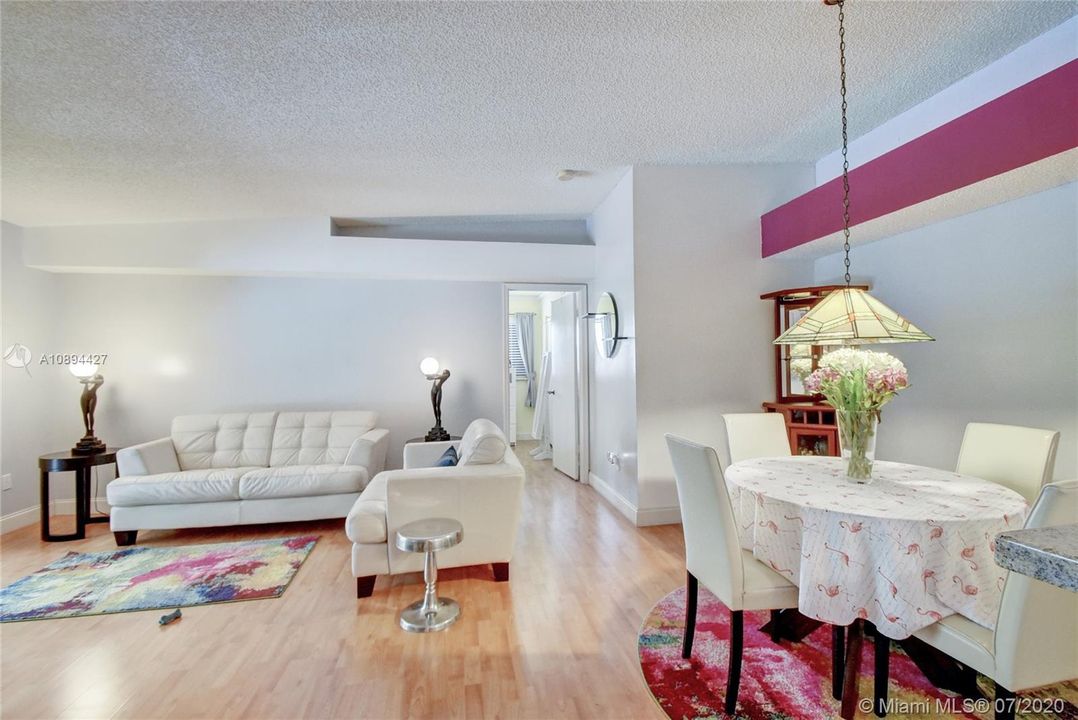 Vendido Recientemente: $150,000 (2 camas, 2 baños, 903 Pies cuadrados)