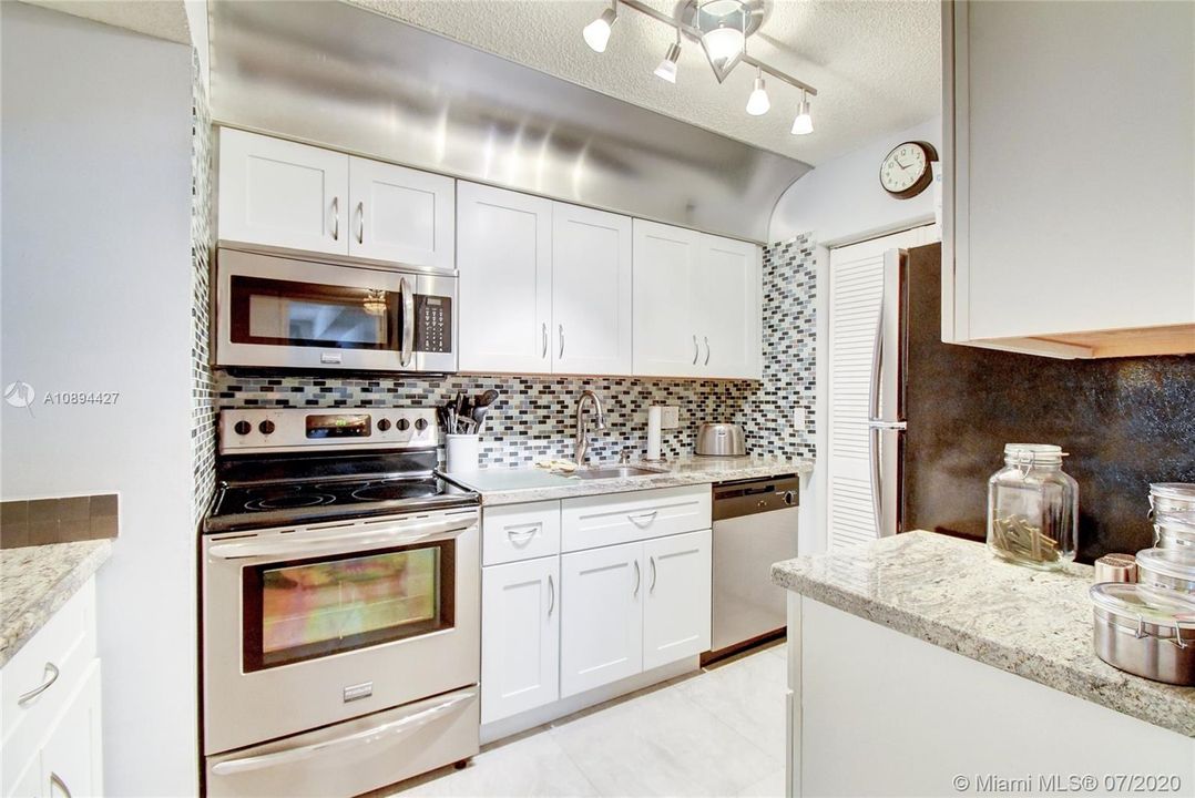 Vendido Recientemente: $150,000 (2 camas, 2 baños, 903 Pies cuadrados)