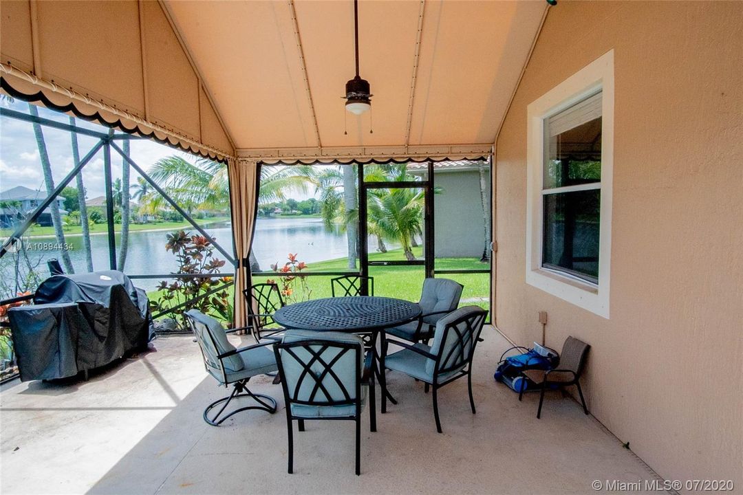 Vendido Recientemente: $579,900 (5 camas, 2 baños, 2890 Pies cuadrados)