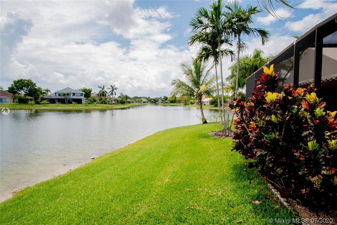 Vendido Recientemente: $579,900 (5 camas, 2 baños, 2890 Pies cuadrados)