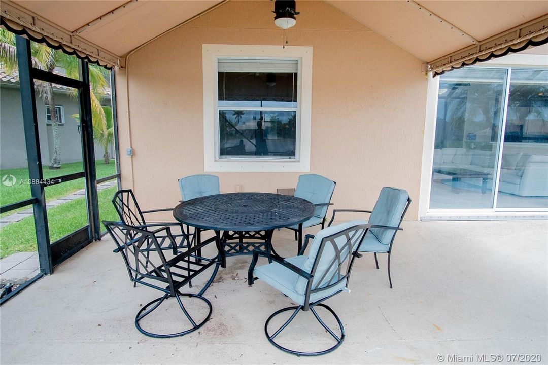 Vendido Recientemente: $579,900 (5 camas, 2 baños, 2890 Pies cuadrados)