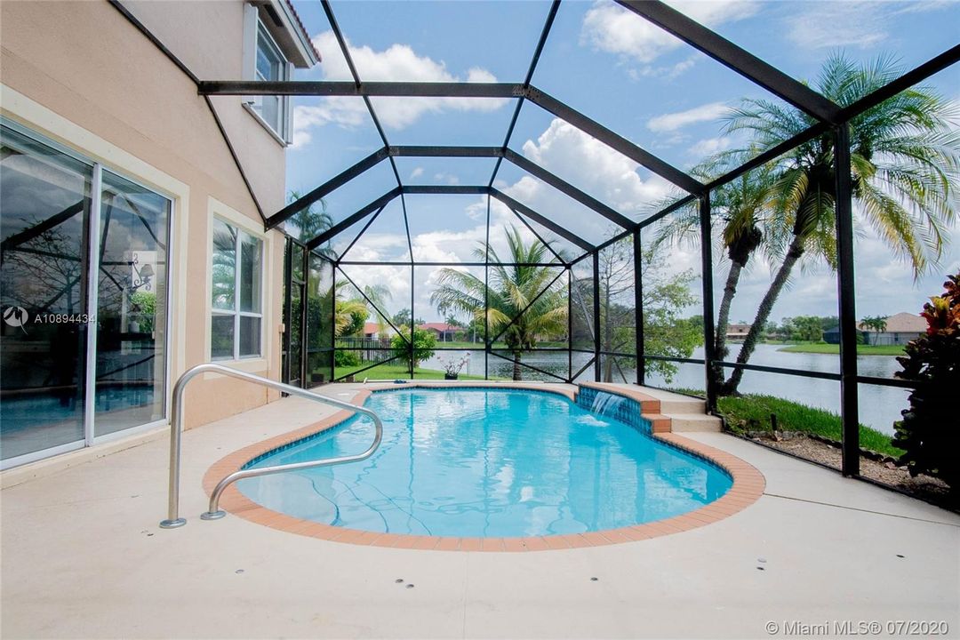 Vendido Recientemente: $579,900 (5 camas, 2 baños, 2890 Pies cuadrados)