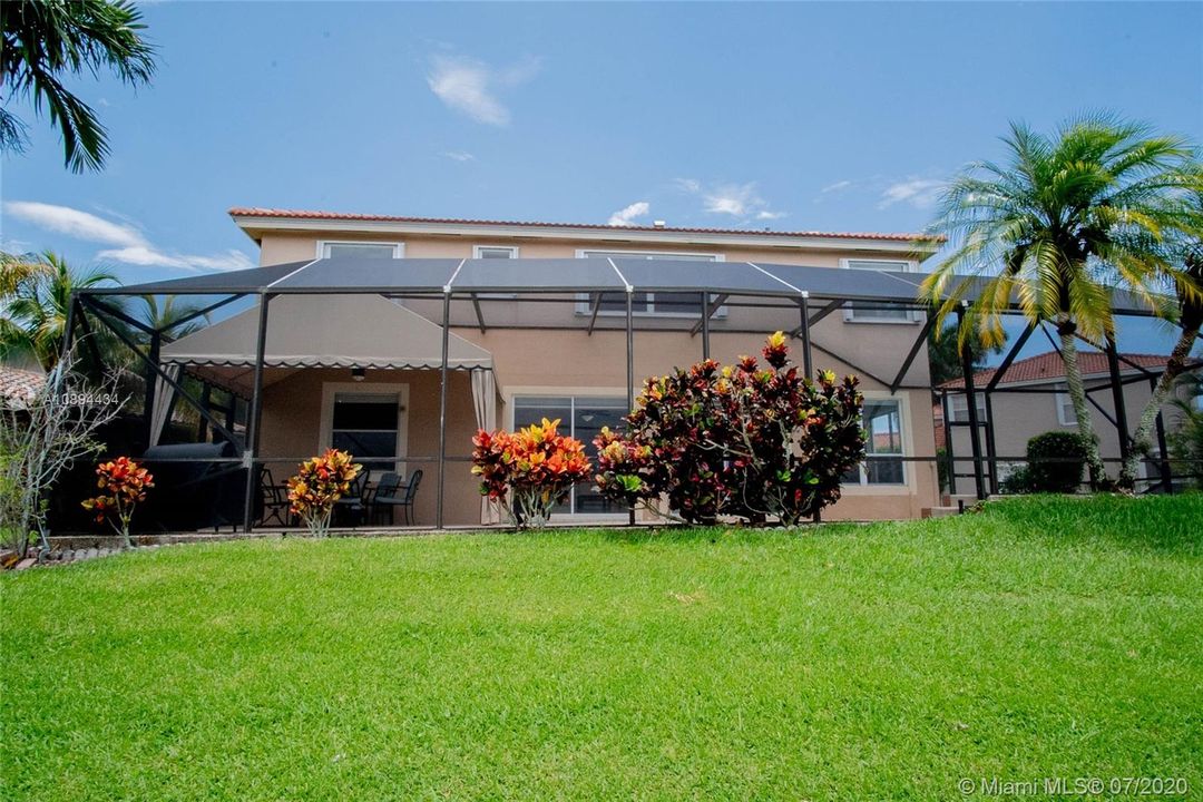 Vendido Recientemente: $579,900 (5 camas, 2 baños, 2890 Pies cuadrados)