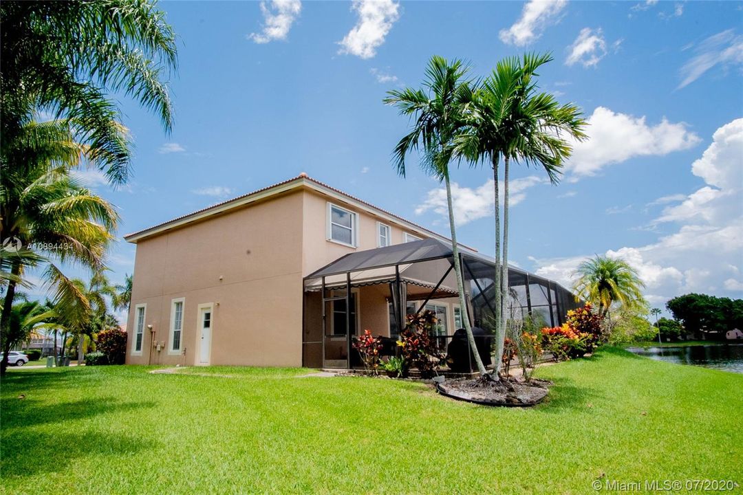 Vendido Recientemente: $579,900 (5 camas, 2 baños, 2890 Pies cuadrados)