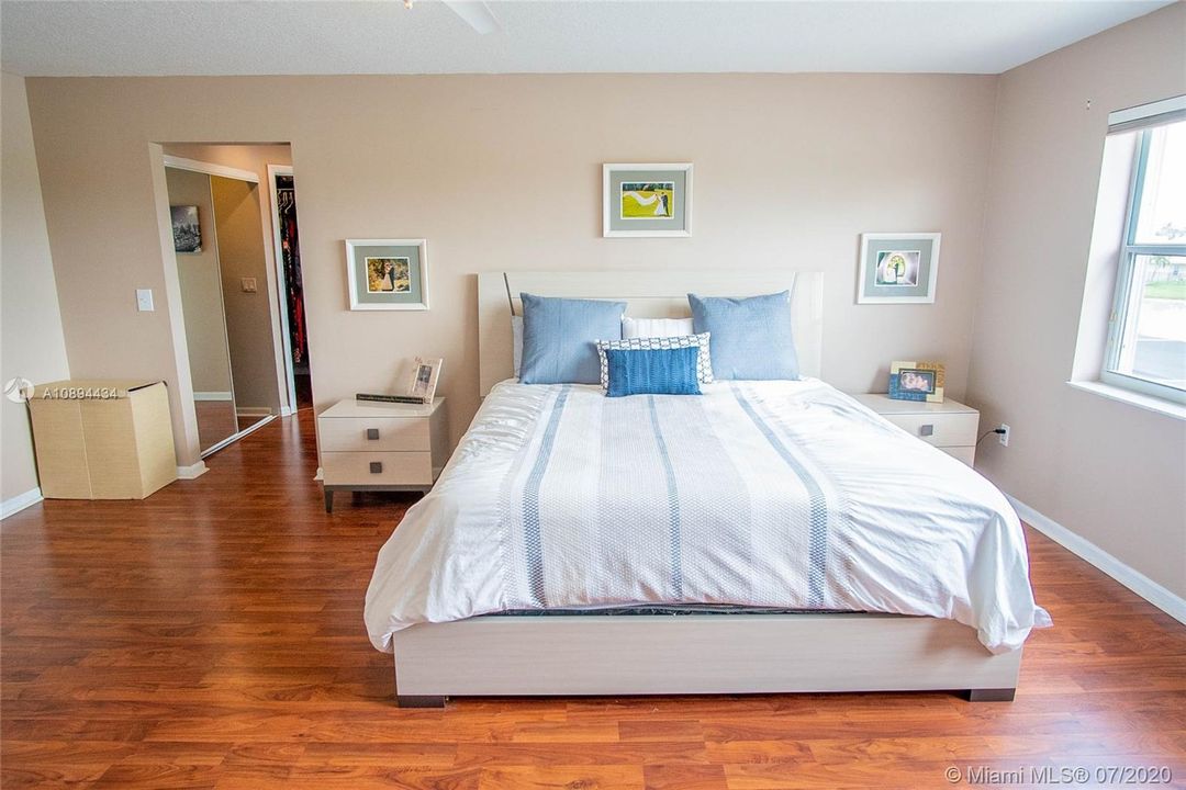 Vendido Recientemente: $579,900 (5 camas, 2 baños, 2890 Pies cuadrados)