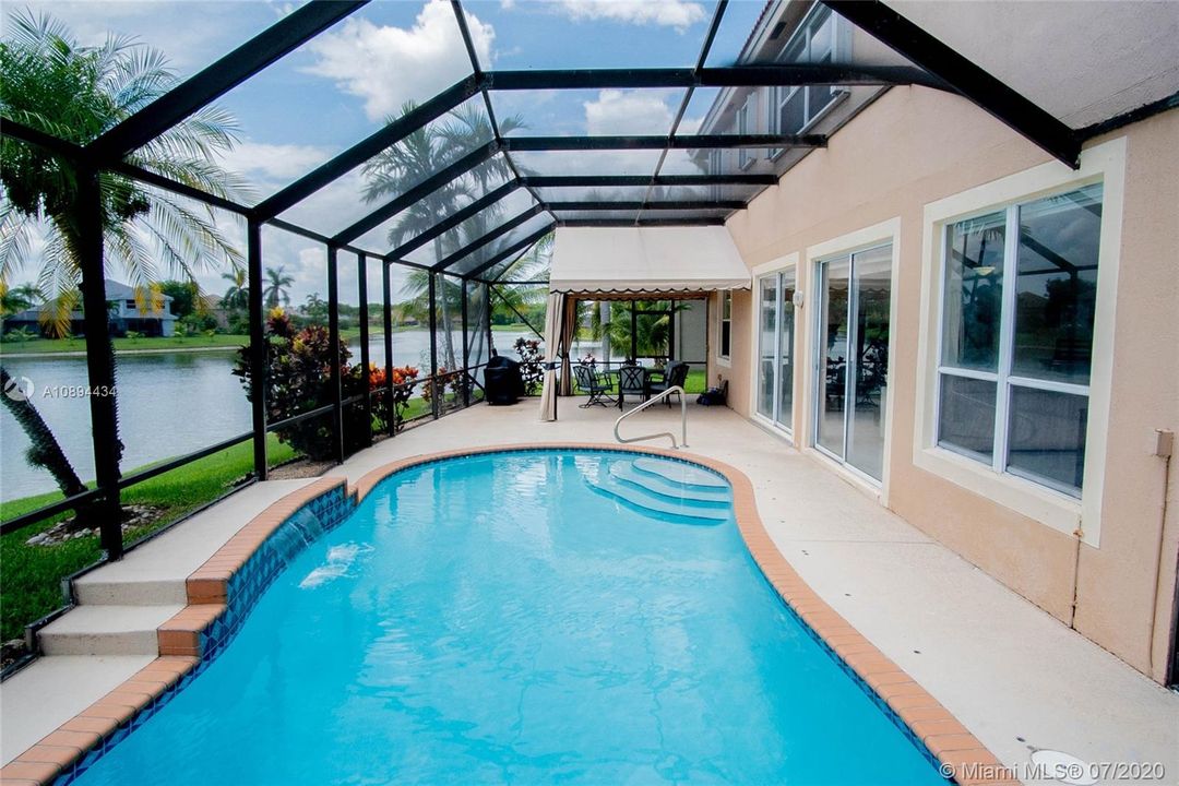 Vendido Recientemente: $579,900 (5 camas, 2 baños, 2890 Pies cuadrados)