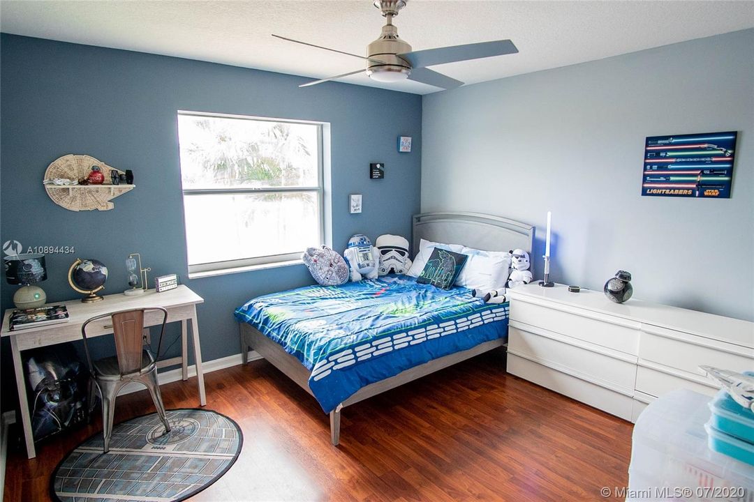 Vendido Recientemente: $579,900 (5 camas, 2 baños, 2890 Pies cuadrados)