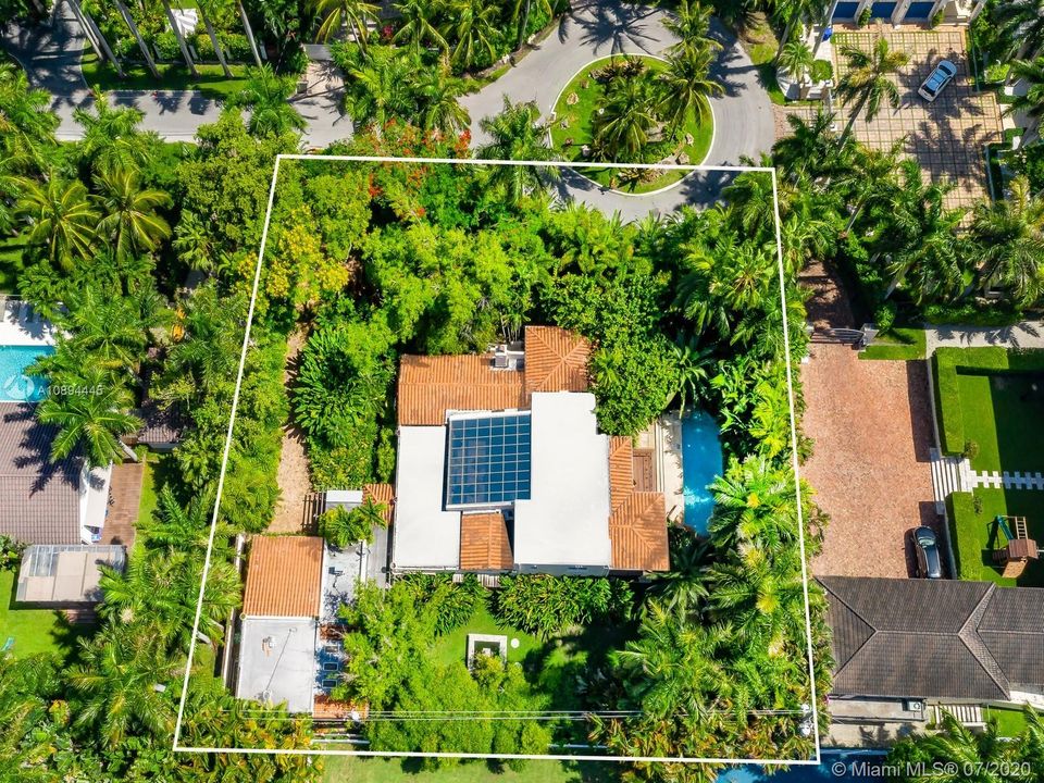 Recently Sold: $2,799,000 (5 beds, 5 baths, 4732 Square Feet)