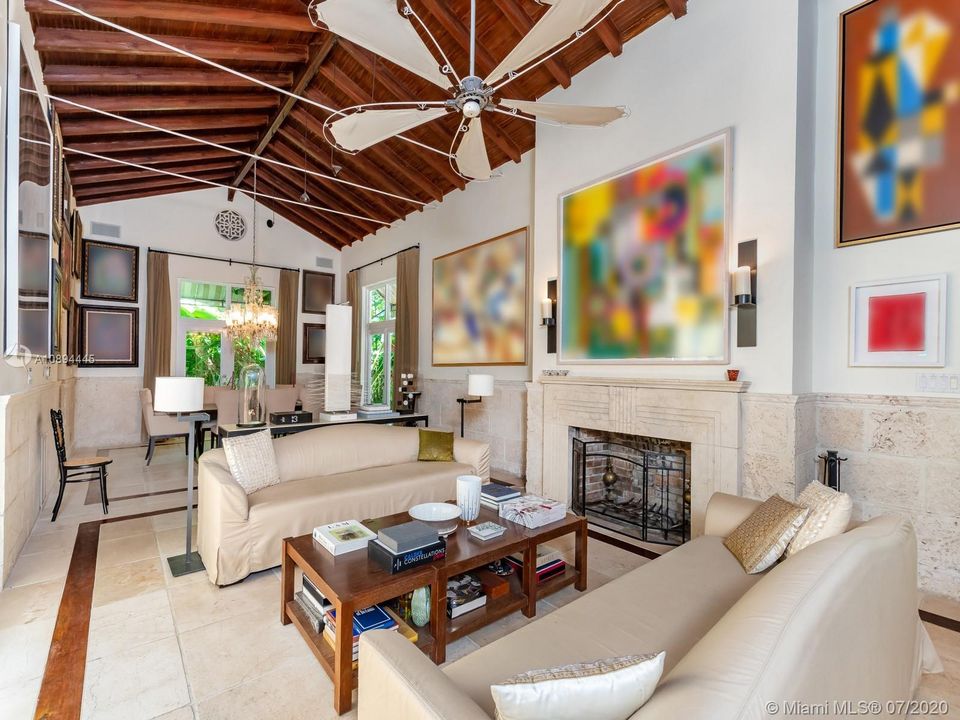 Recently Sold: $2,799,000 (5 beds, 5 baths, 4732 Square Feet)