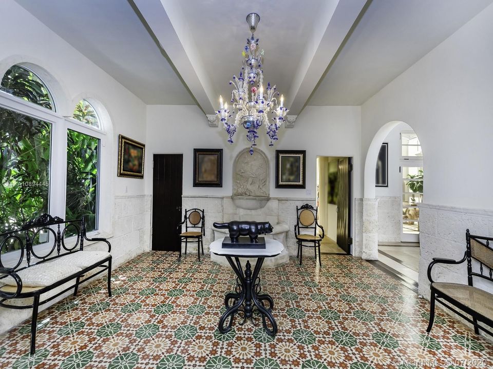 Recently Sold: $2,799,000 (5 beds, 5 baths, 4732 Square Feet)