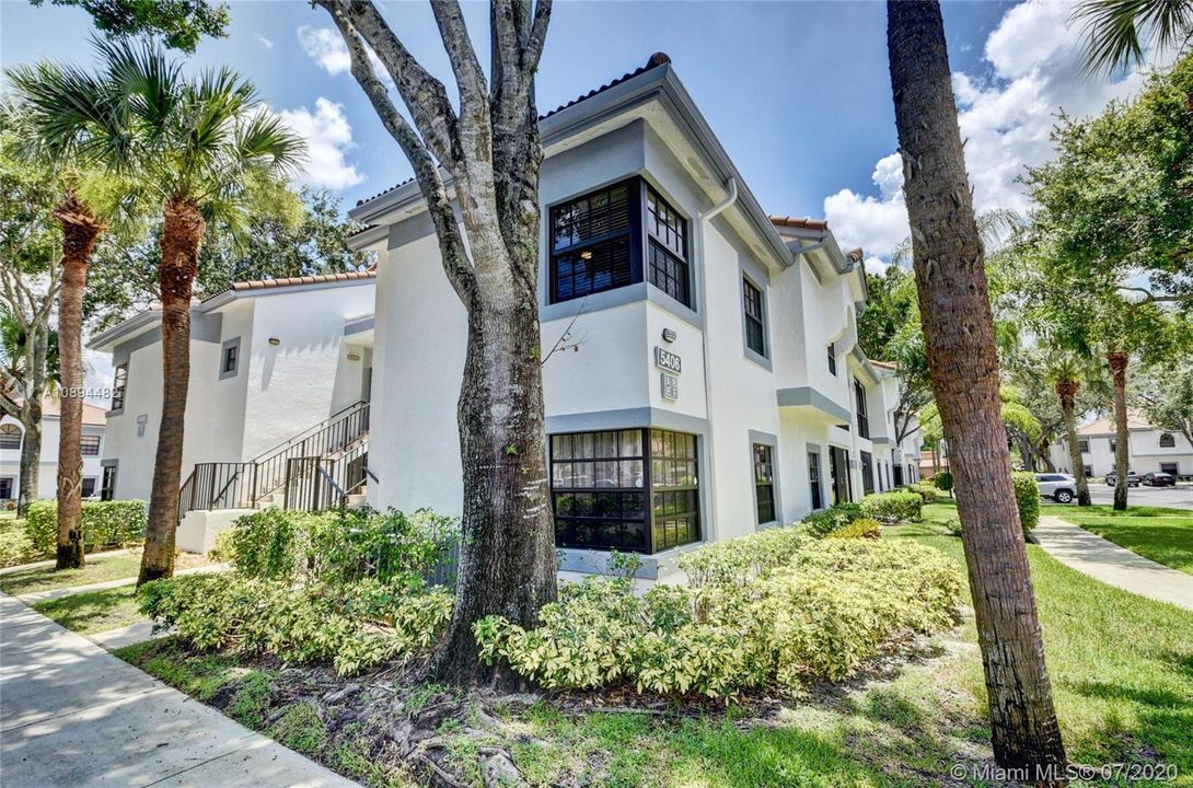 Recently Sold: $225,000 (3 beds, 2 baths, 1282 Square Feet)