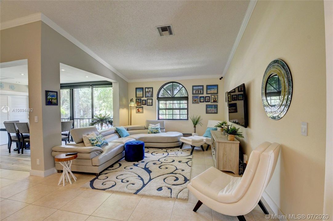 Recently Sold: $225,000 (3 beds, 2 baths, 1282 Square Feet)