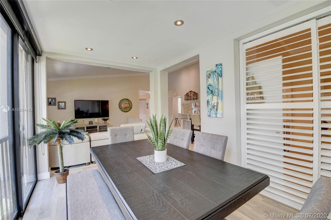 Recently Sold: $225,000 (3 beds, 2 baths, 1282 Square Feet)