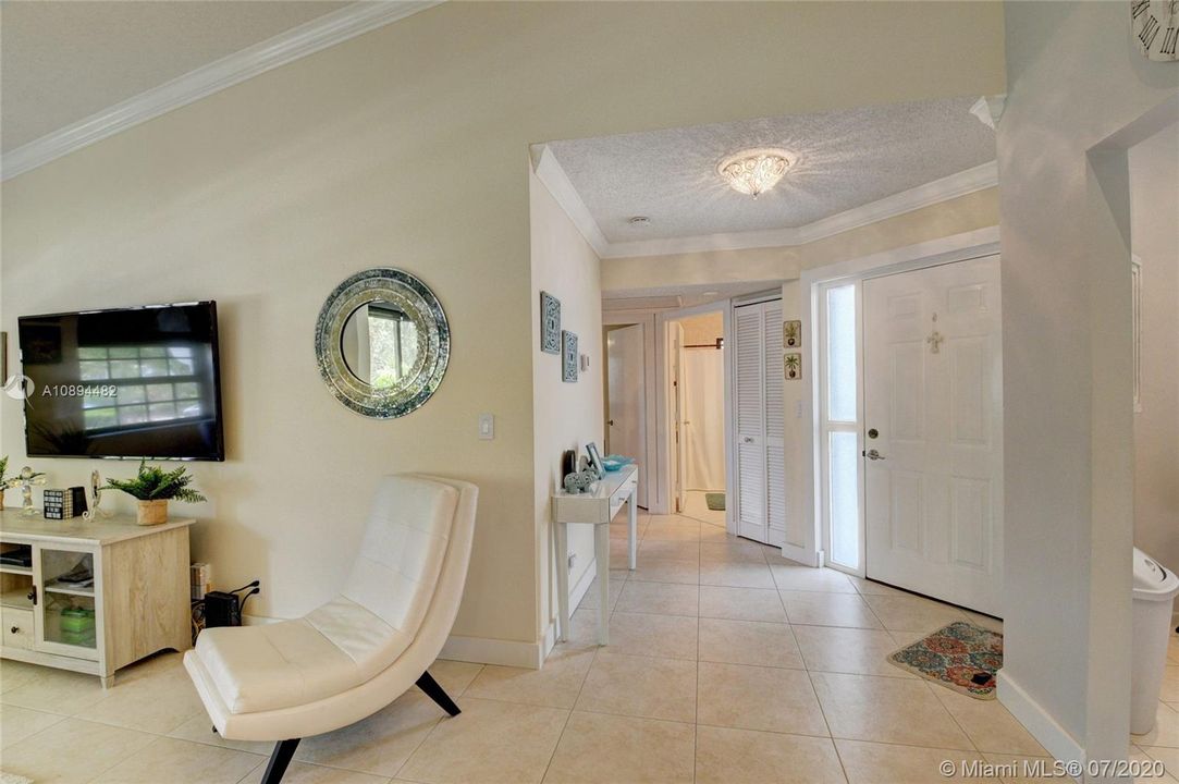 Recently Sold: $225,000 (3 beds, 2 baths, 1282 Square Feet)
