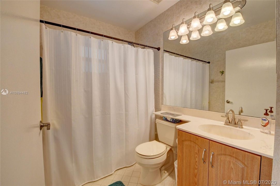 Recently Sold: $225,000 (3 beds, 2 baths, 1282 Square Feet)