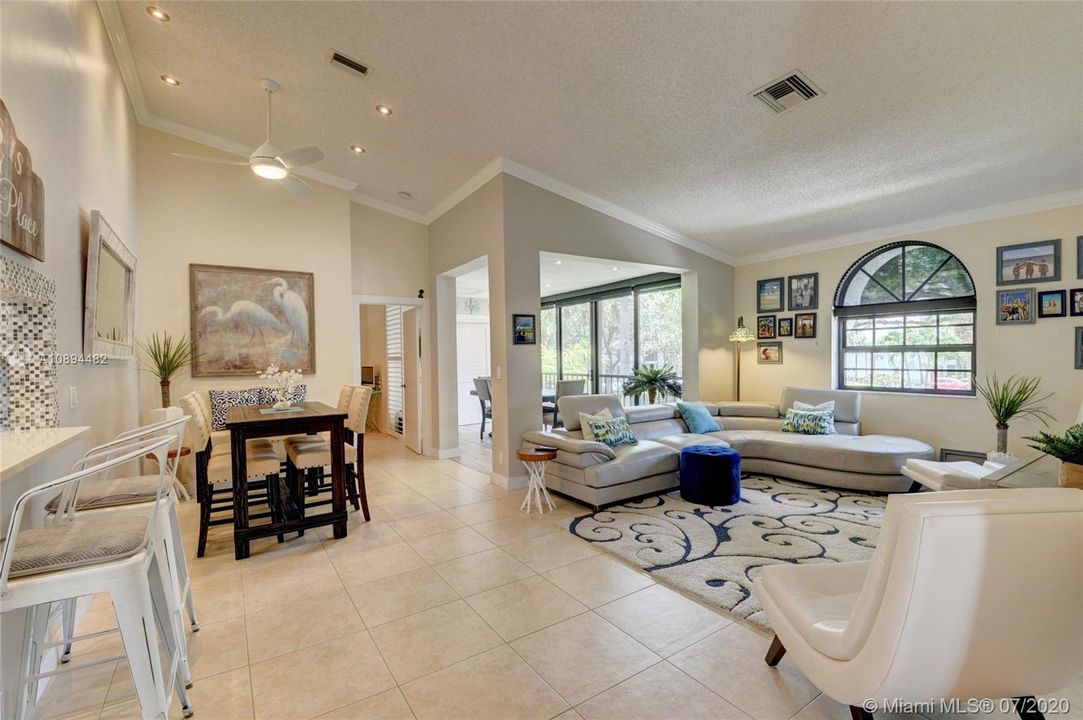 Recently Sold: $225,000 (3 beds, 2 baths, 1282 Square Feet)