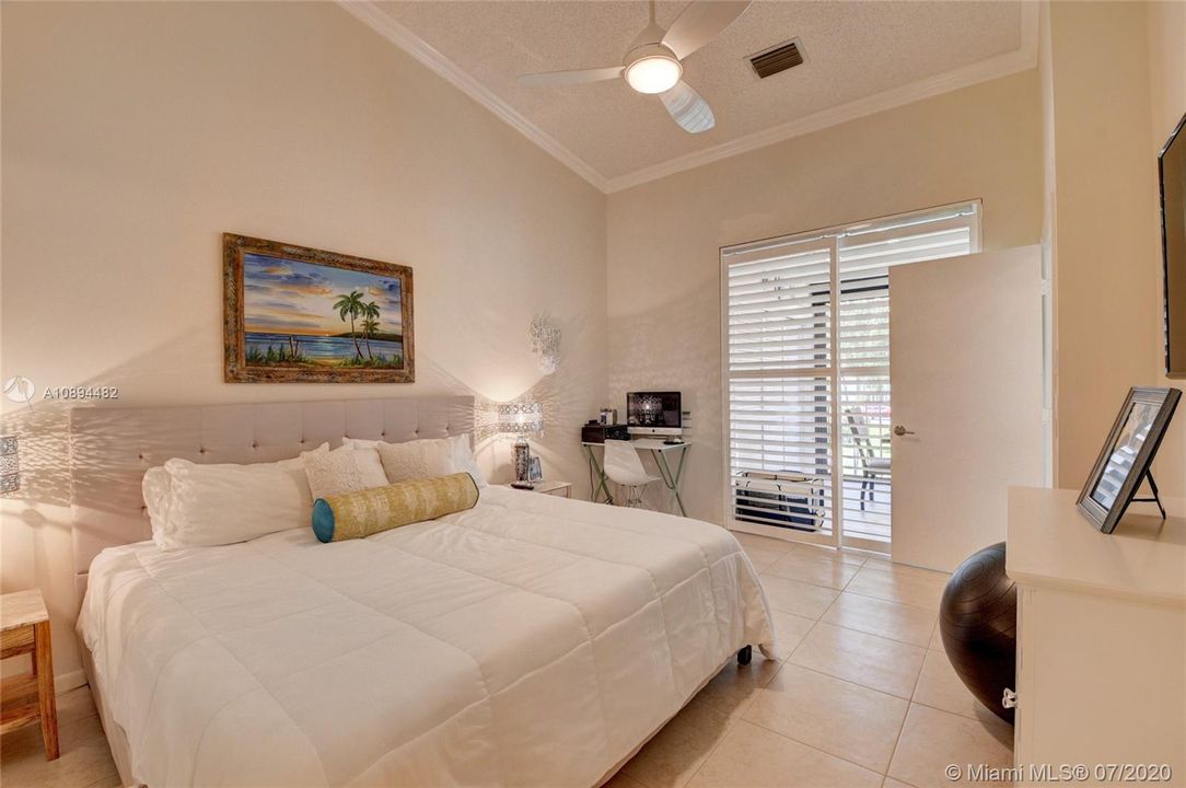 Recently Sold: $225,000 (3 beds, 2 baths, 1282 Square Feet)