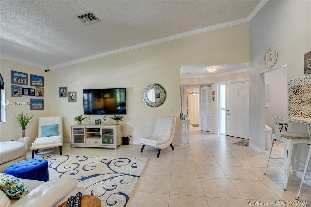 Recently Sold: $225,000 (3 beds, 2 baths, 1282 Square Feet)