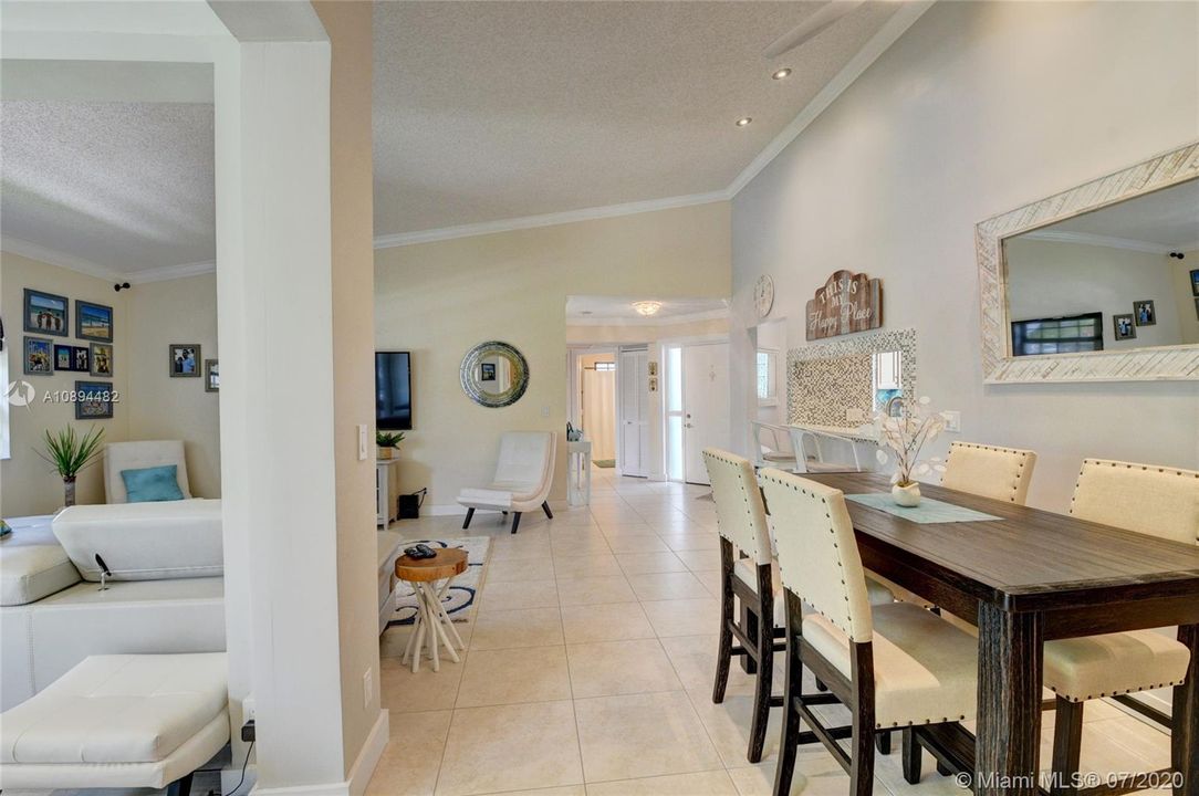 Recently Sold: $225,000 (3 beds, 2 baths, 1282 Square Feet)