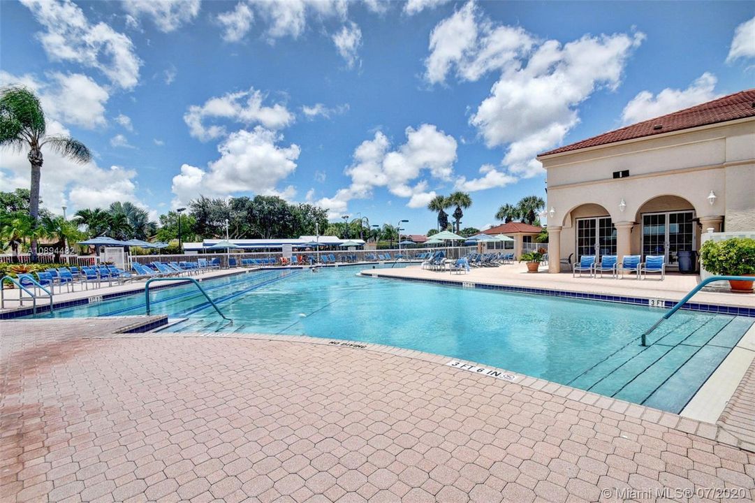 Recently Sold: $225,000 (3 beds, 2 baths, 1282 Square Feet)