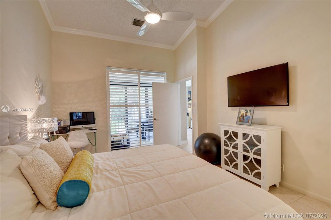Recently Sold: $225,000 (3 beds, 2 baths, 1282 Square Feet)