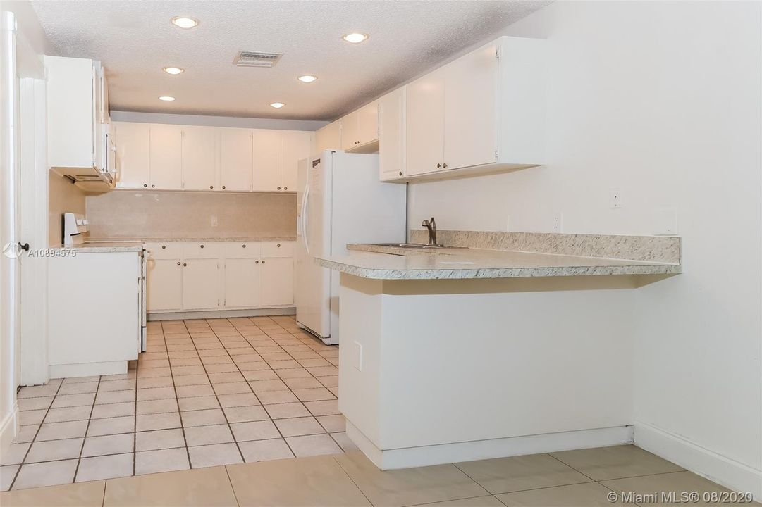 Recently Rented: $2,295 (6 beds, 2 baths, 2288 Square Feet)