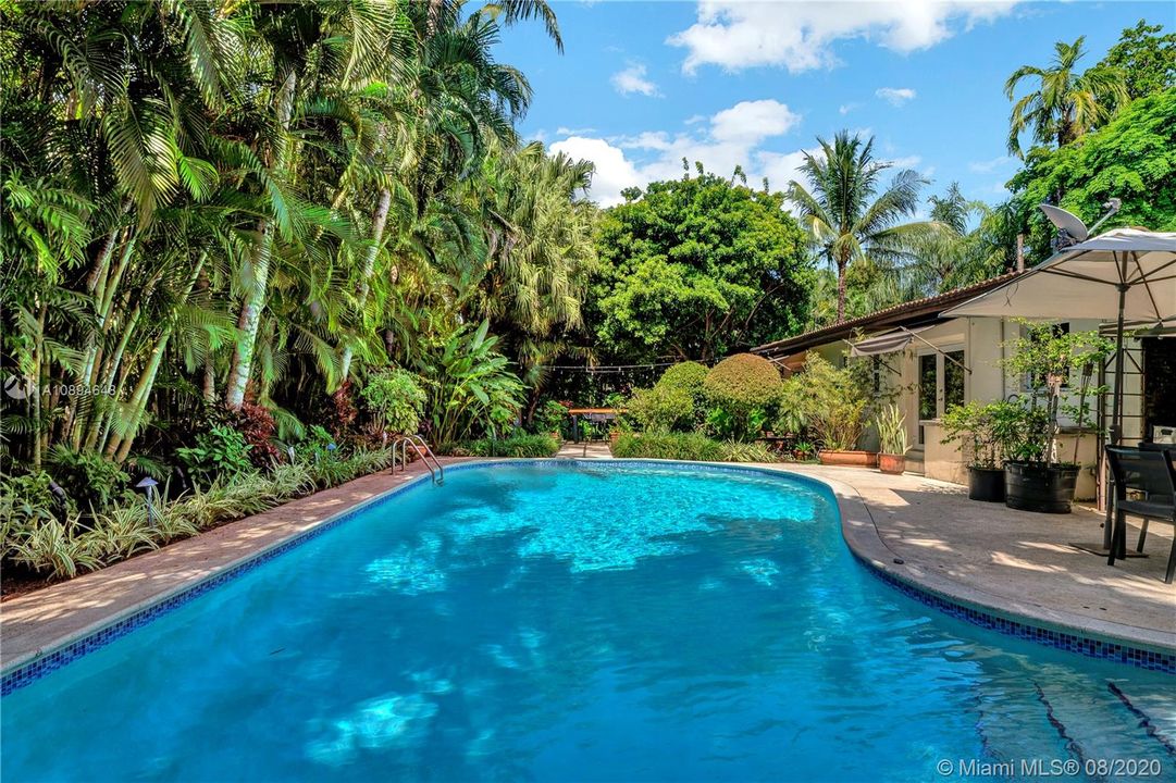 Recently Sold: $850,000 (3 beds, 2 baths, 1466 Square Feet)