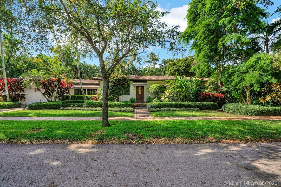 Recently Sold: $850,000 (3 beds, 2 baths, 1466 Square Feet)