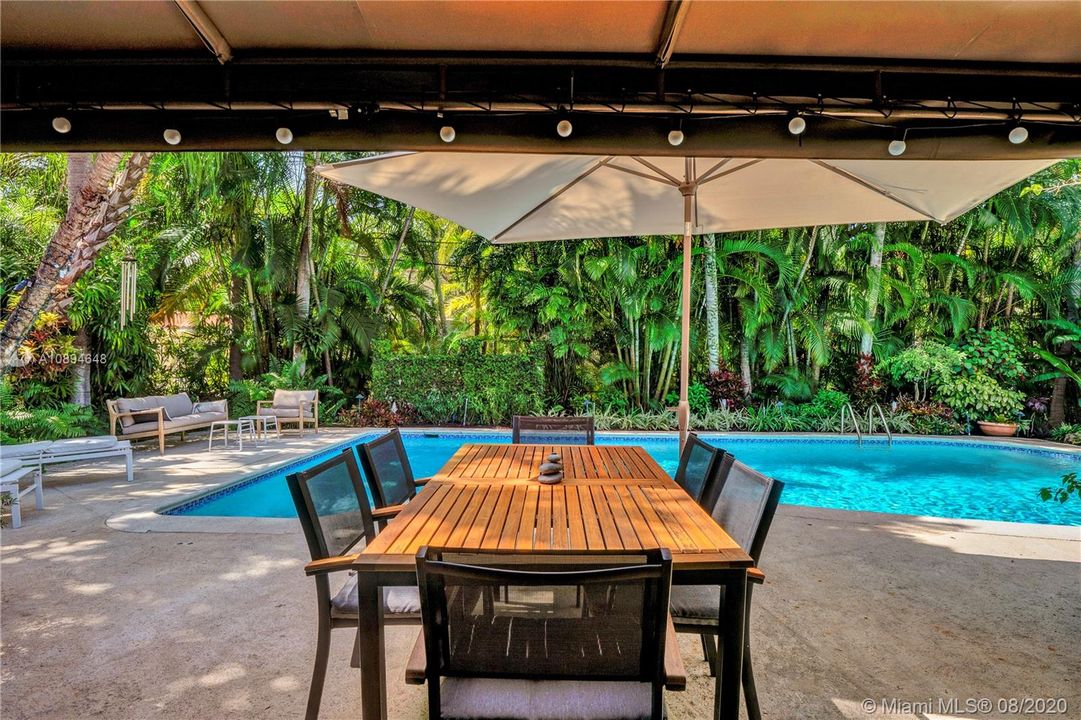 Recently Sold: $850,000 (3 beds, 2 baths, 1466 Square Feet)