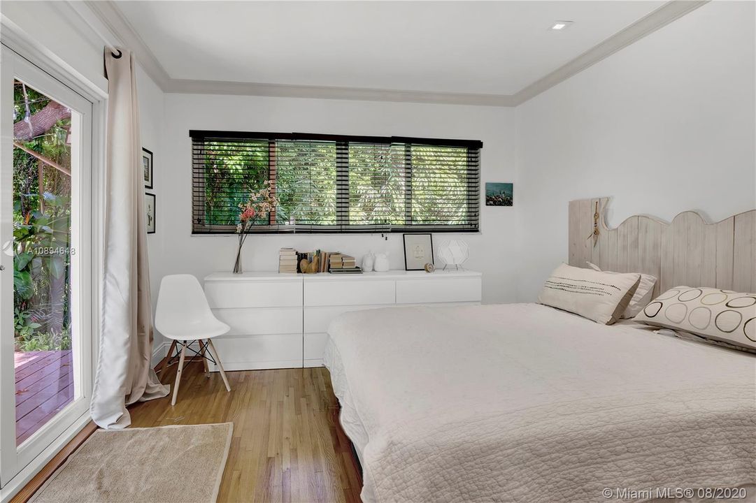 Recently Sold: $850,000 (3 beds, 2 baths, 1466 Square Feet)