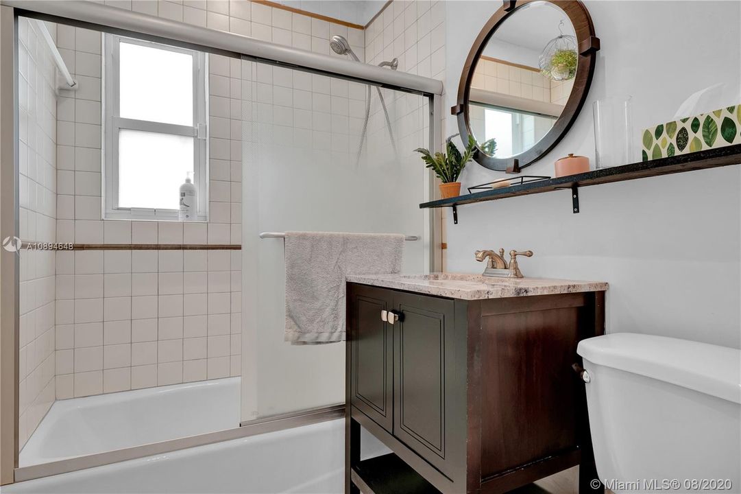 Recently Sold: $850,000 (3 beds, 2 baths, 1466 Square Feet)