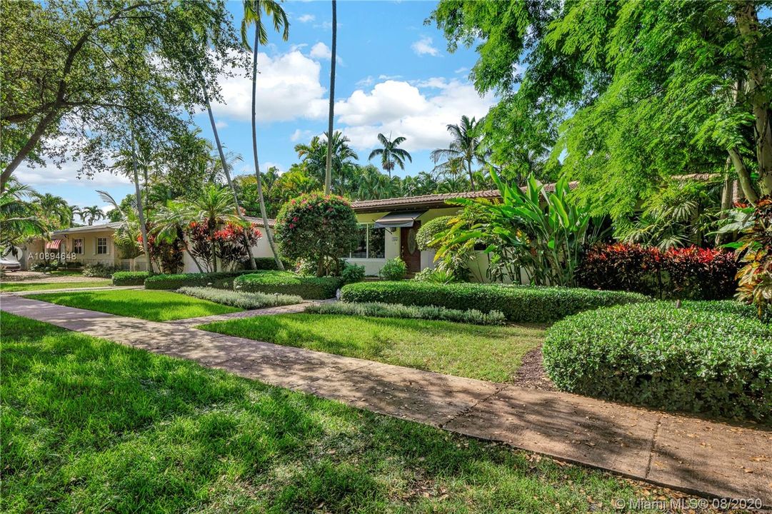 Recently Sold: $850,000 (3 beds, 2 baths, 1466 Square Feet)