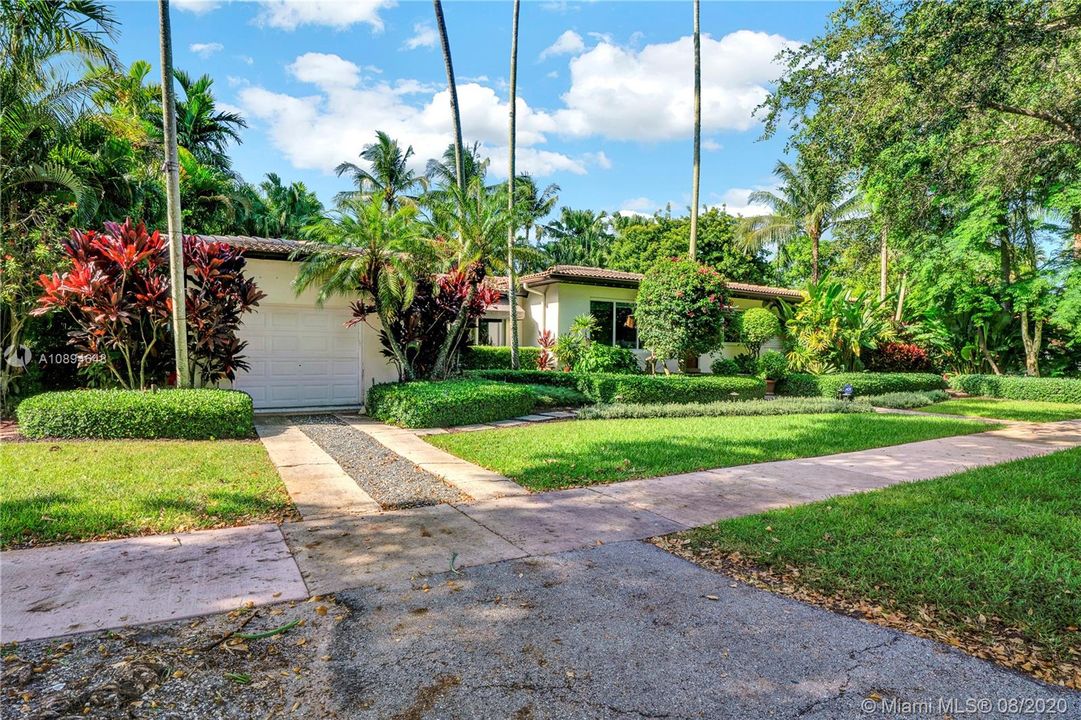 Recently Sold: $850,000 (3 beds, 2 baths, 1466 Square Feet)