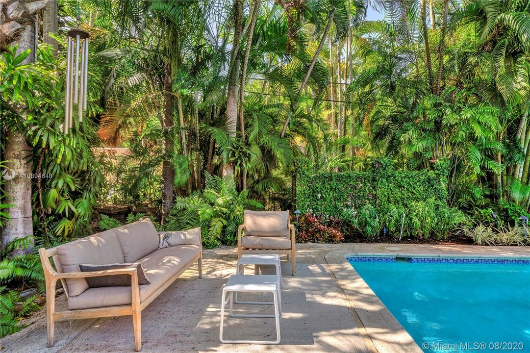Recently Sold: $850,000 (3 beds, 2 baths, 1466 Square Feet)