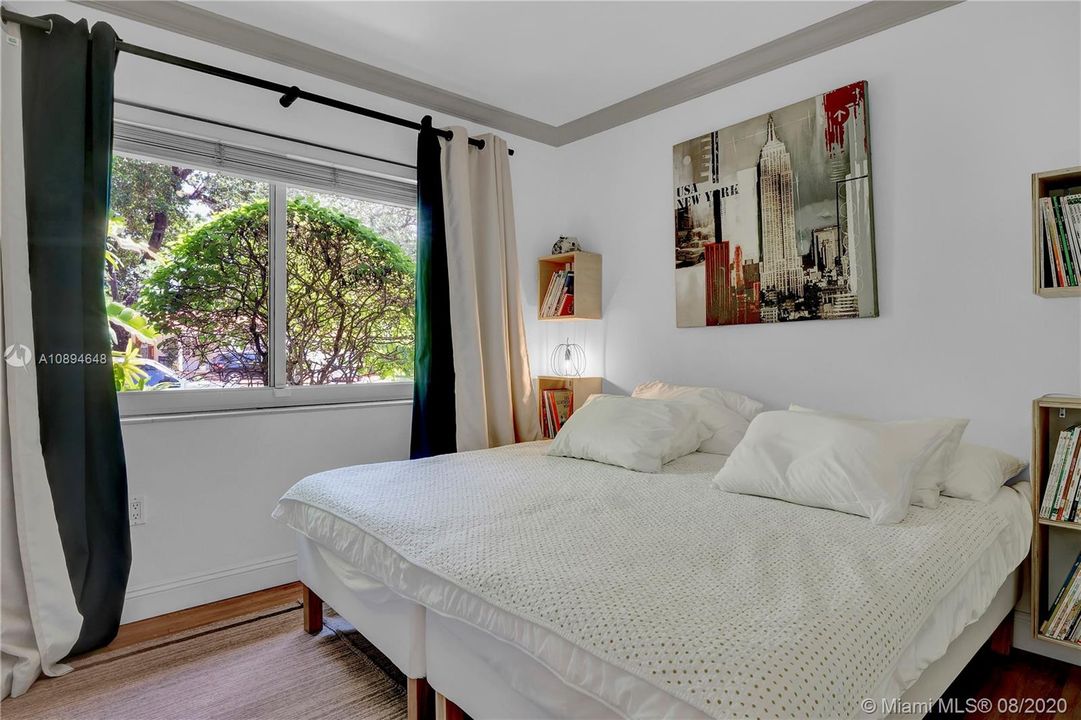 Recently Sold: $850,000 (3 beds, 2 baths, 1466 Square Feet)