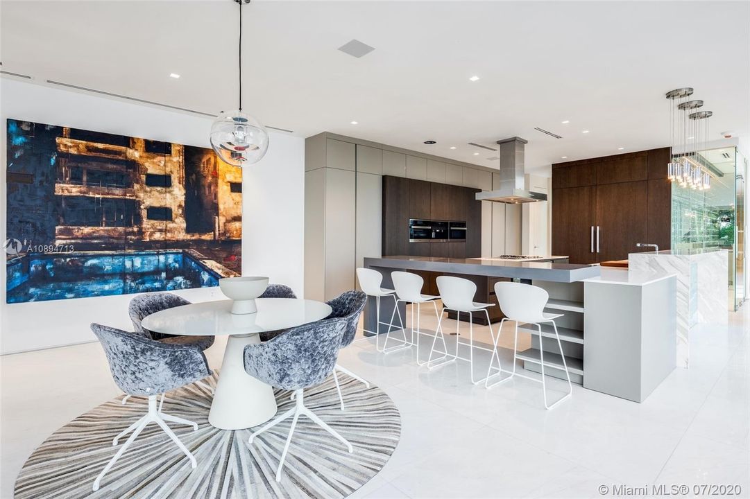 Recently Sold: $18,900,000 (6 beds, 8 baths, 11485 Square Feet)