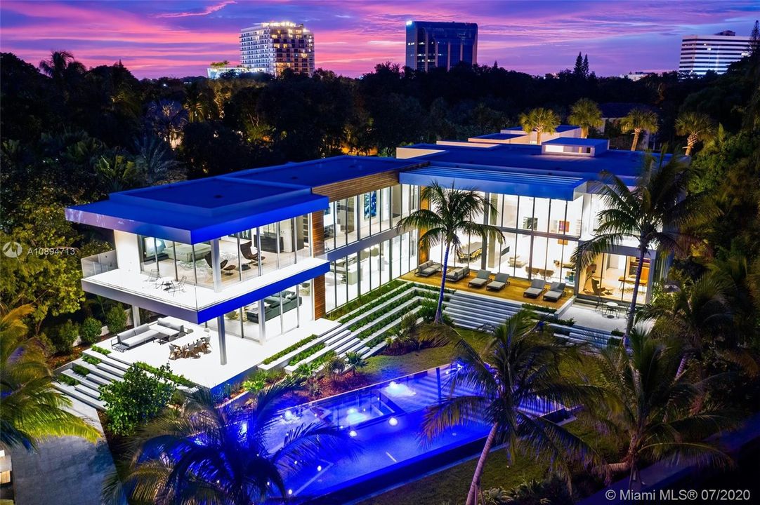 Recently Sold: $18,900,000 (6 beds, 8 baths, 11485 Square Feet)