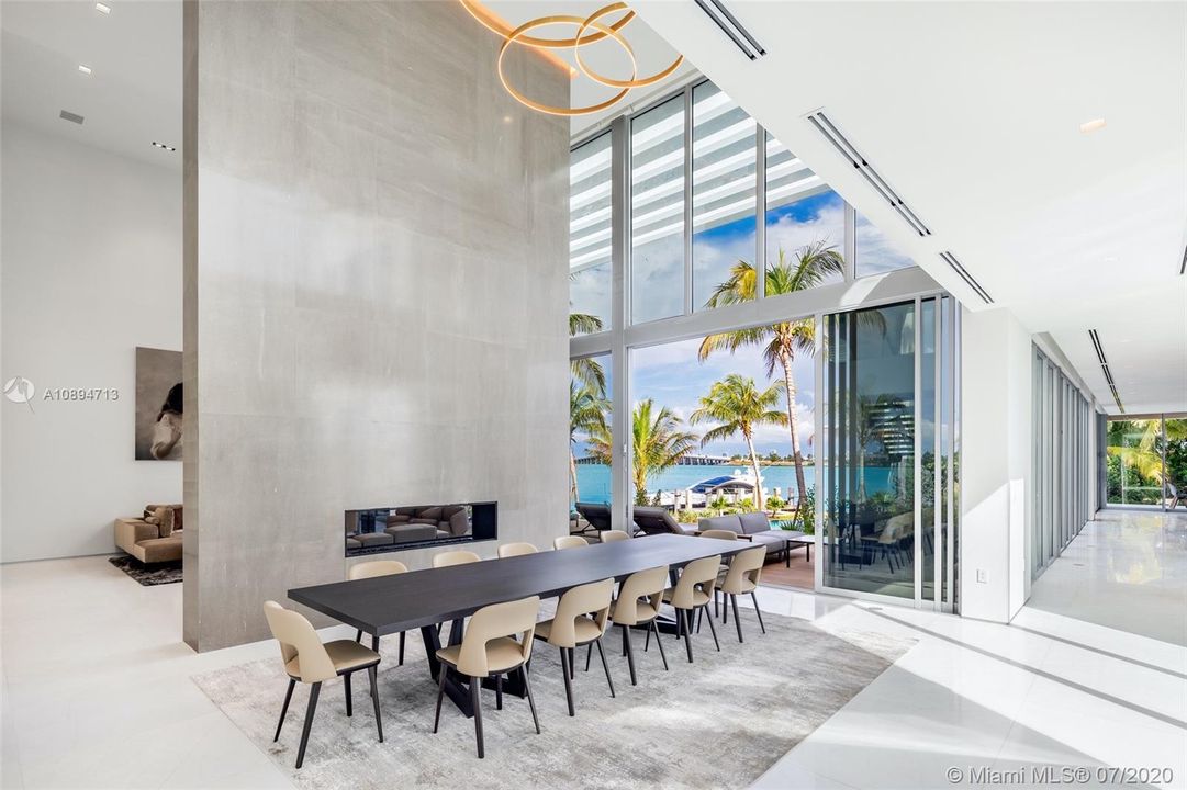 Recently Sold: $18,900,000 (6 beds, 8 baths, 11485 Square Feet)