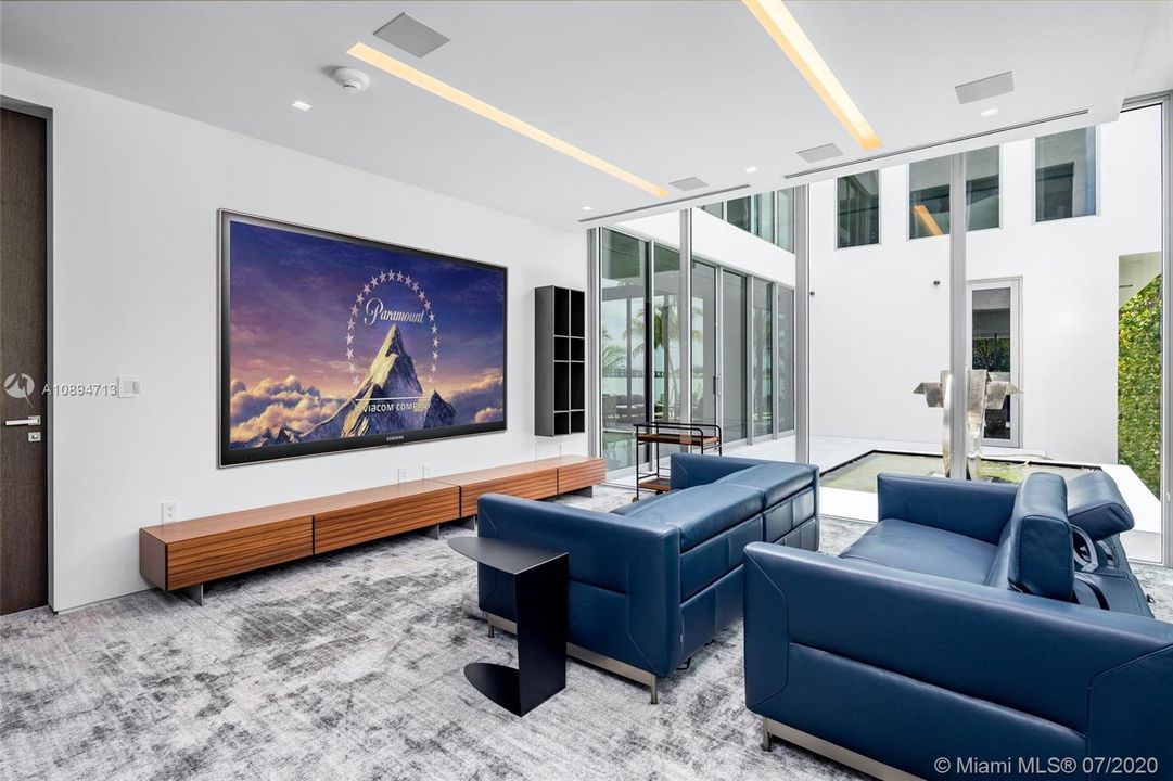 Recently Sold: $18,900,000 (6 beds, 8 baths, 11485 Square Feet)
