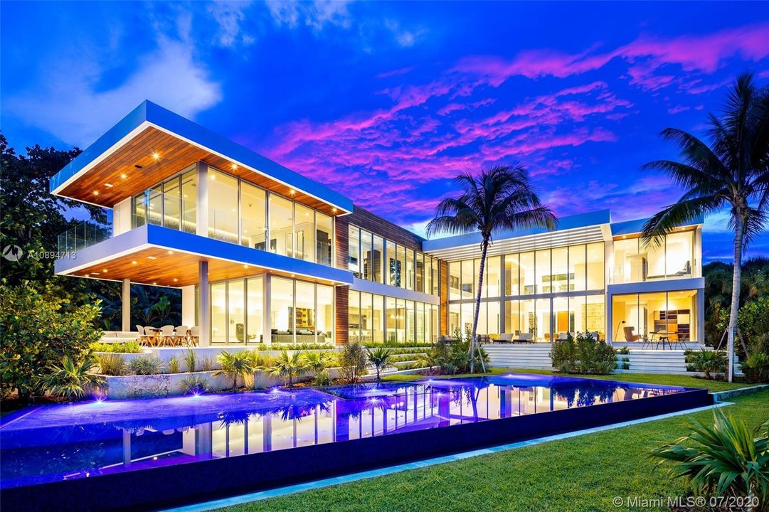 Recently Sold: $18,900,000 (6 beds, 8 baths, 11485 Square Feet)