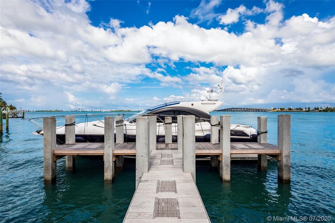 Recently Sold: $18,900,000 (6 beds, 8 baths, 11485 Square Feet)
