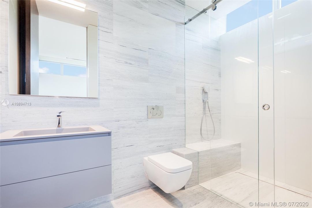 Recently Sold: $18,900,000 (6 beds, 8 baths, 11485 Square Feet)